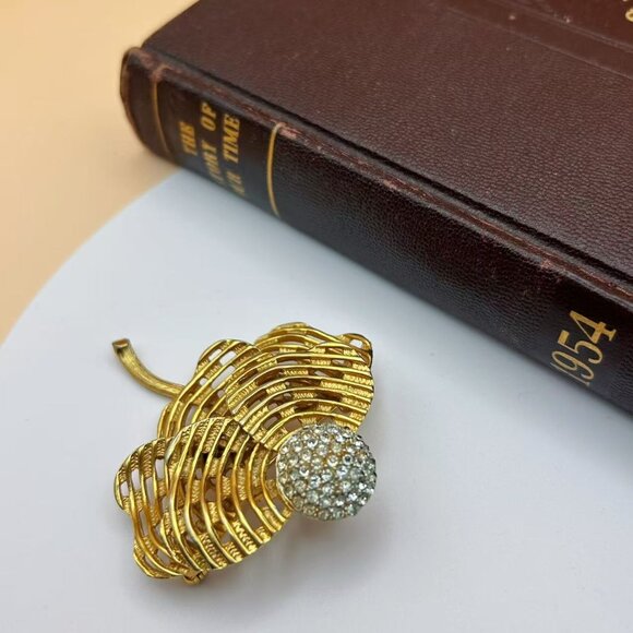 Vintage Signed Corocraft Gold Tone Flower Brooch with Rhinestones - Picture 3 of 5